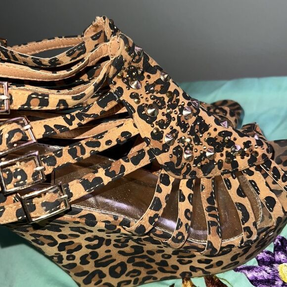 Spiked leopard print wedges by city snappers size 8 1/2 - Picture 3 of 8